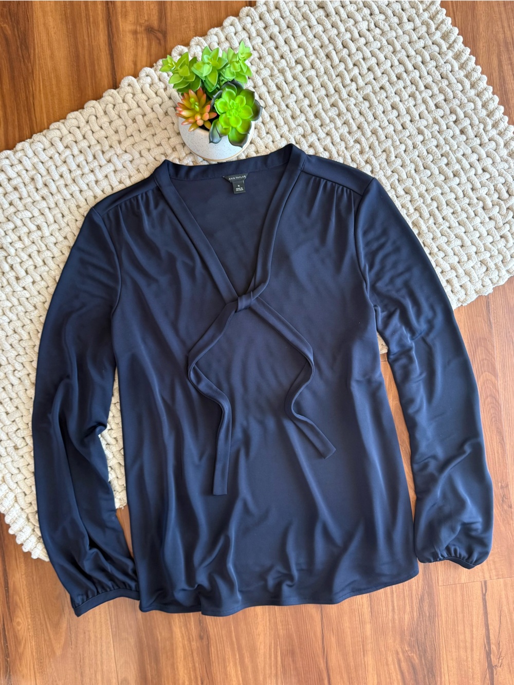 Ann Taylor | Women’s Deep V Neck Bow Long Sleeve Tunic | Navy Blue | Medium